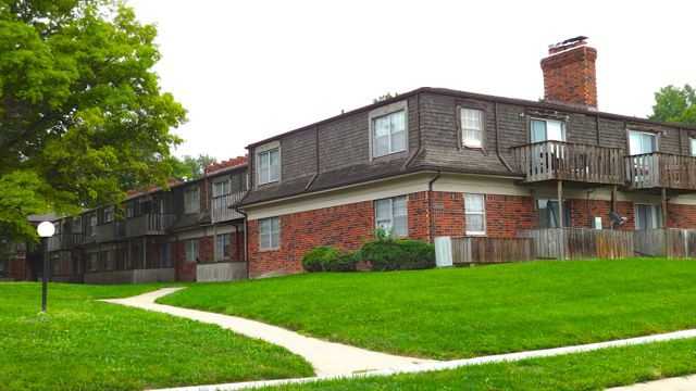 8747 Broadmoor St - Photo 7 of 9