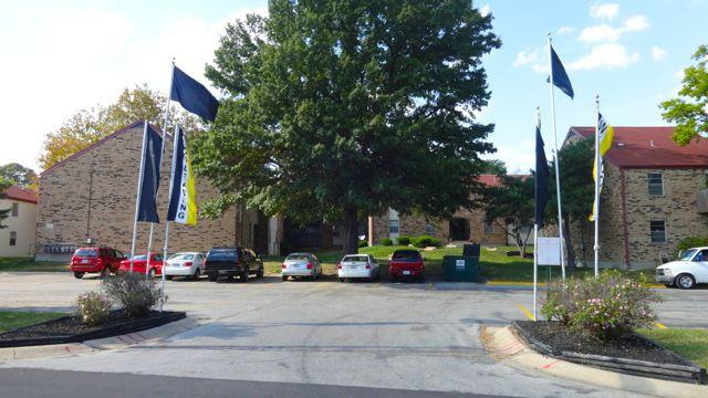 1702 Bushman Dr - Photo 3 of 17