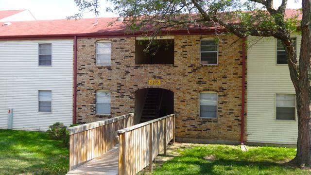 1702 Bushman Dr - Photo 4 of 17