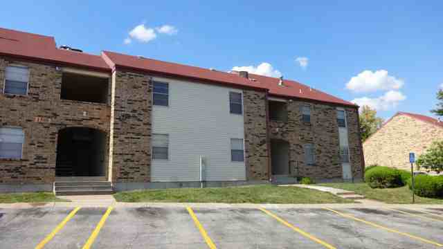 1702 Bushman Dr - Photo 6 of 17