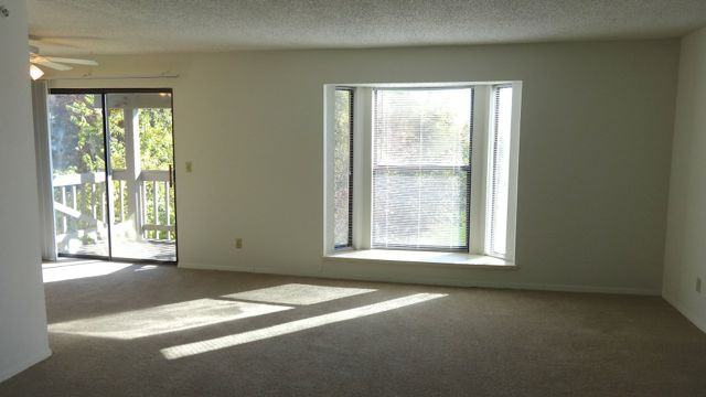 820 E 93rd Ter - Photo 2 of 15