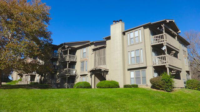 820 E 93rd Ter - Photo 3 of 15