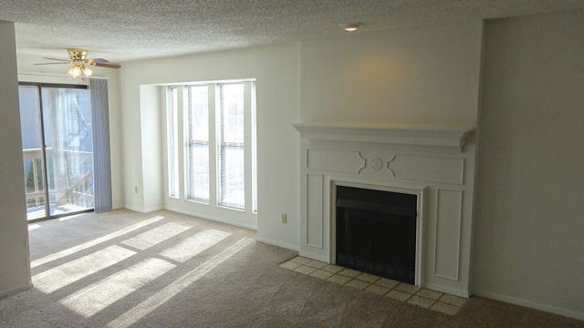 820 E 93rd Ter - Photo 5 of 15