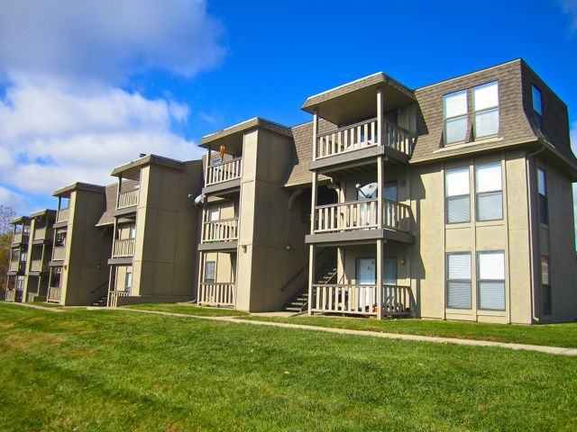 2404 Ne 70th St - Photo 3 of 22