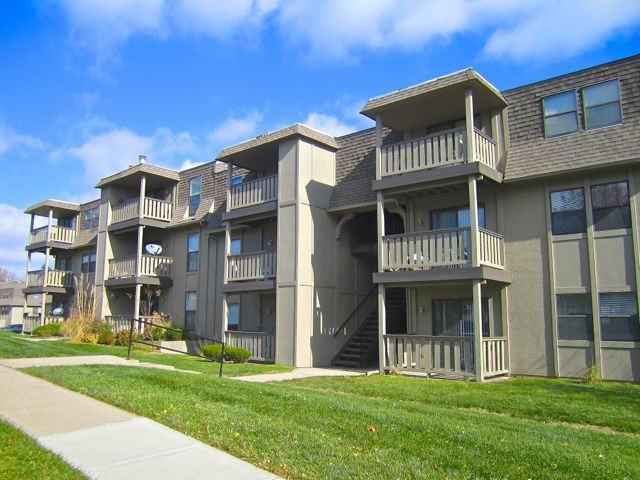 2404 Ne 70th St - Photo 4 of 22