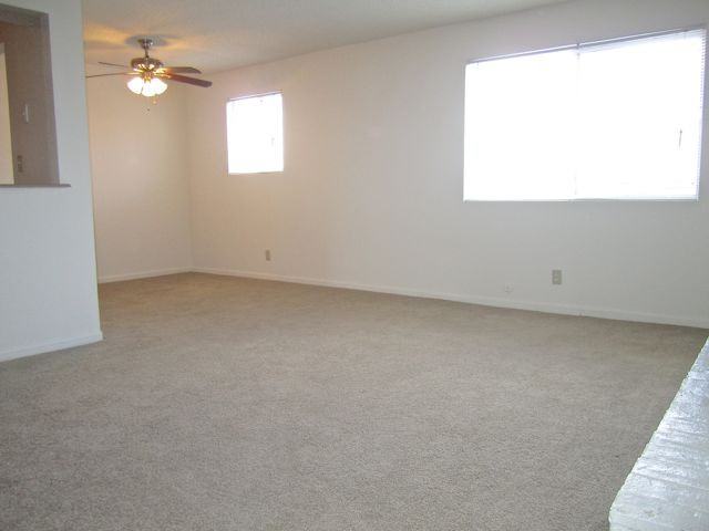 2404 Ne 70th St - Photo 6 of 22