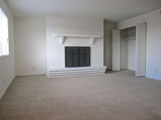 2404 Ne 70th St - Photo 7 of 22