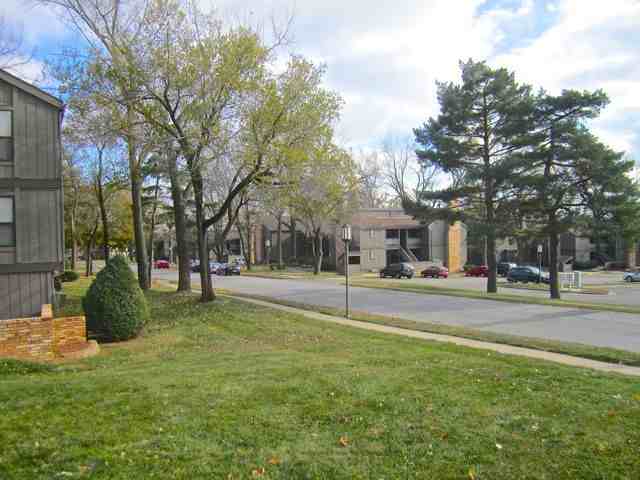 1619 Orleans Cir - Photo 2 of 6