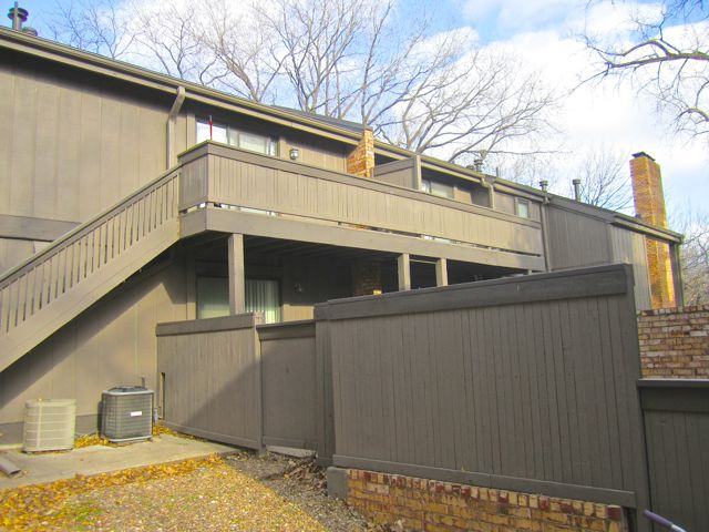 1619 Orleans Cir - Photo 4 of 6