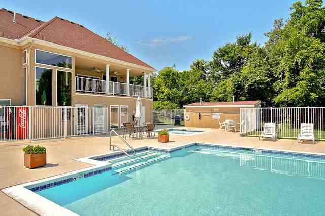 6943 N Bedford Ave - Photo 4 of 50