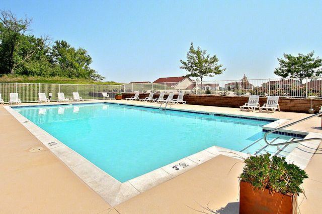 6943 N Bedford Ave - Photo 7 of 50