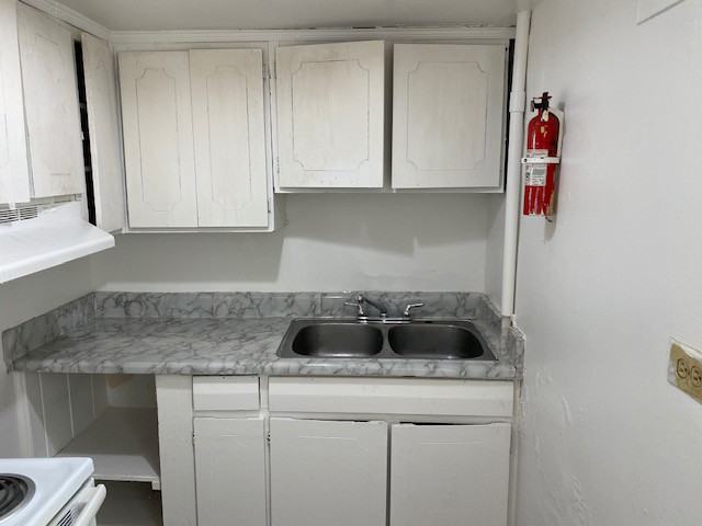 1386 Court Ave - Photo 3 of 3