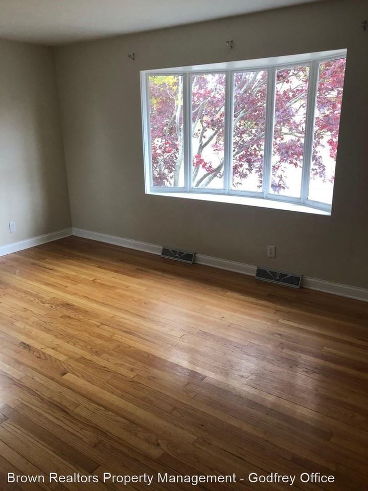 531 Sullivan St - Photo 2 of 15