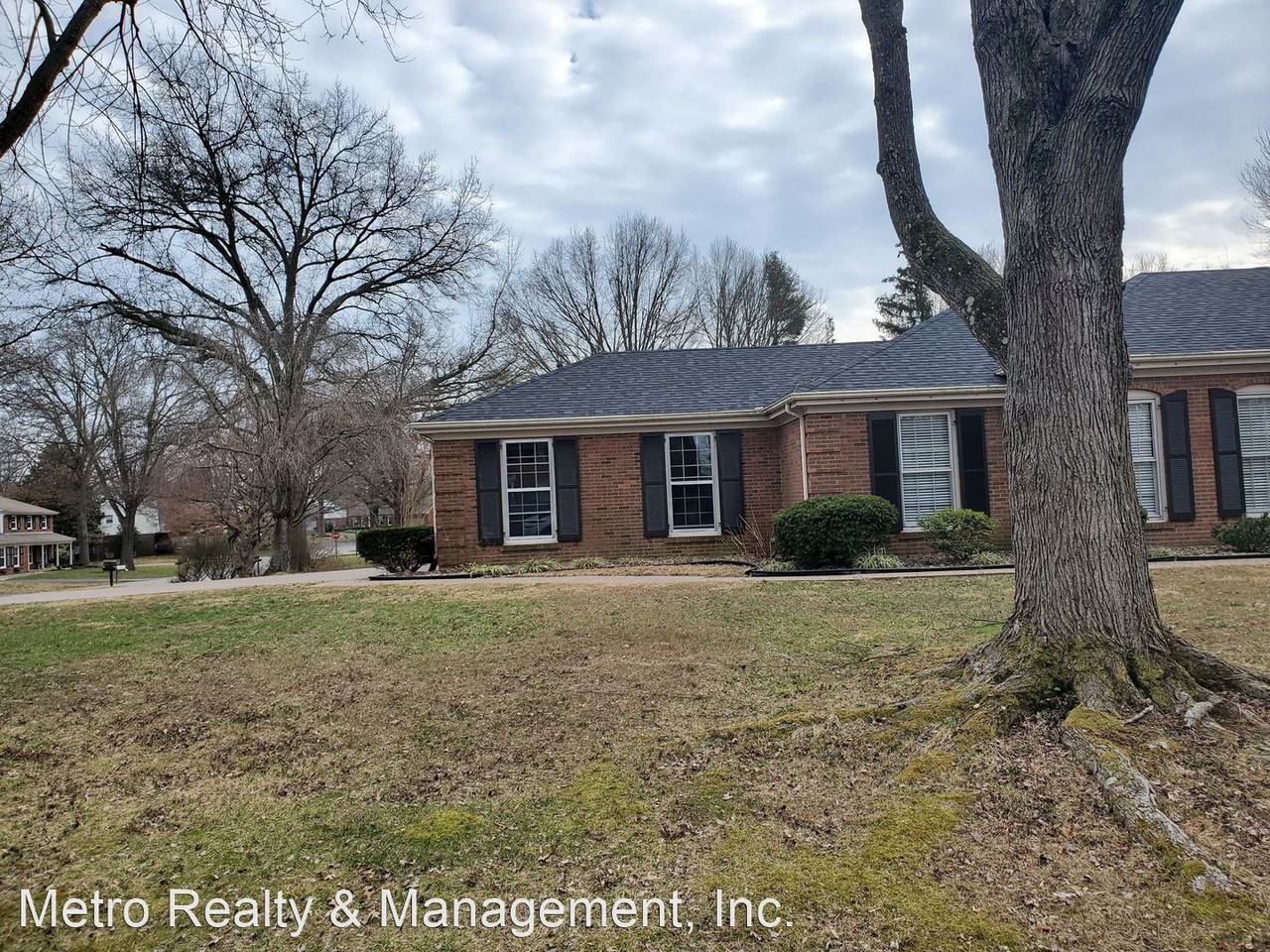 9008 Glover Ln - Photo 3 of 50