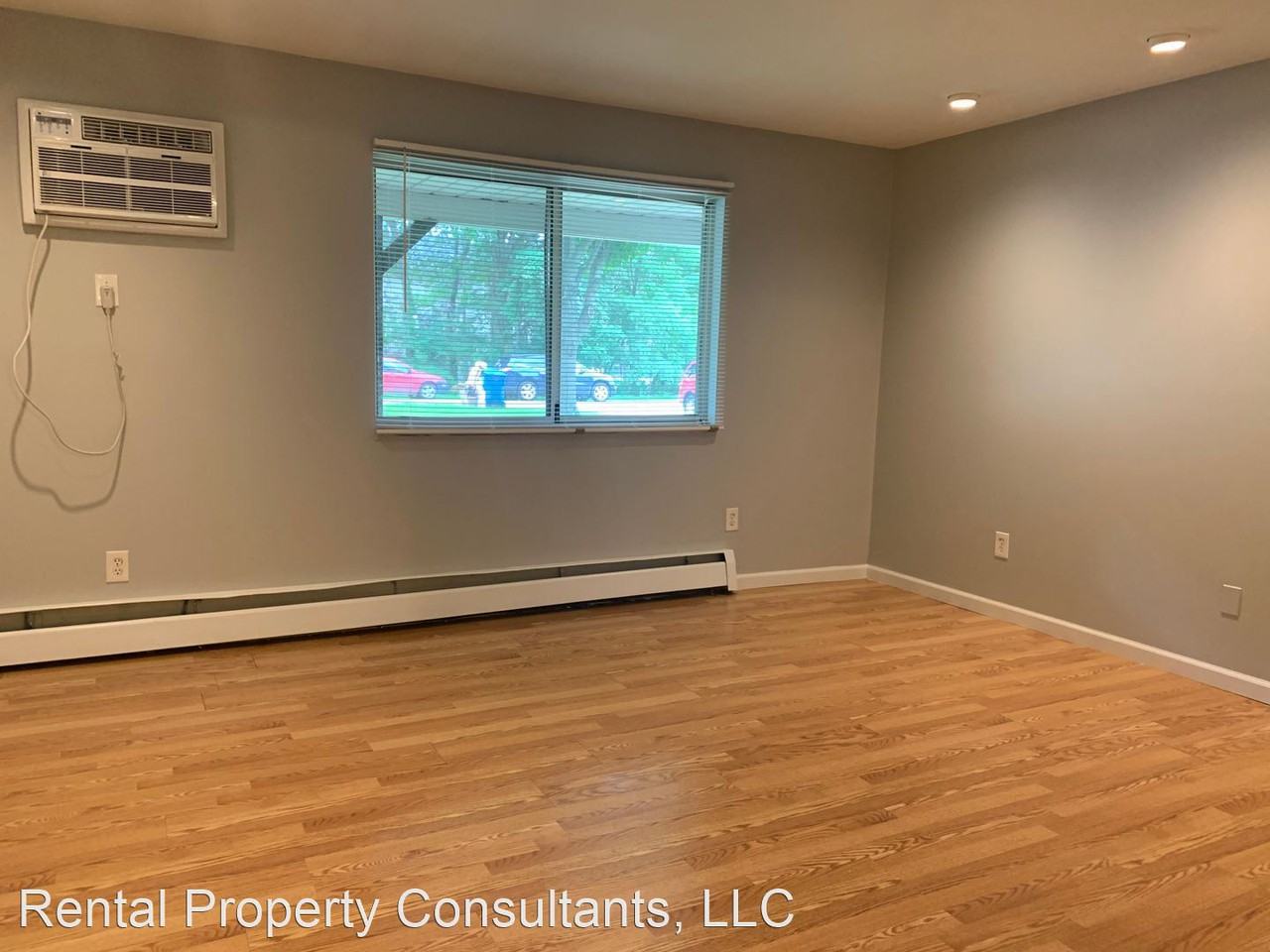 Gaines St SE - Photo 3 of 14