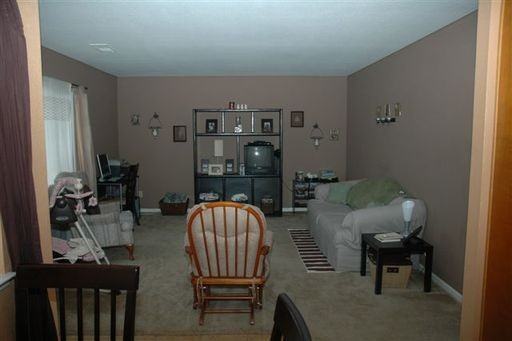 19 Elmwood Dr - Photo 2 of 7