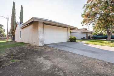 4826 Corwin Ln - Photo 3 of 22