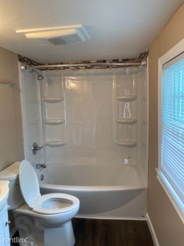 207 W Calhoun St - Photo 3 of 8