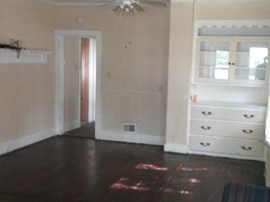 1025 E 10th St - Photo 2 of 6