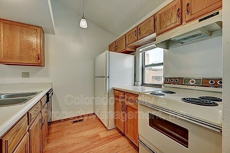 4154 S Richfield Way - Photo 3 of 32