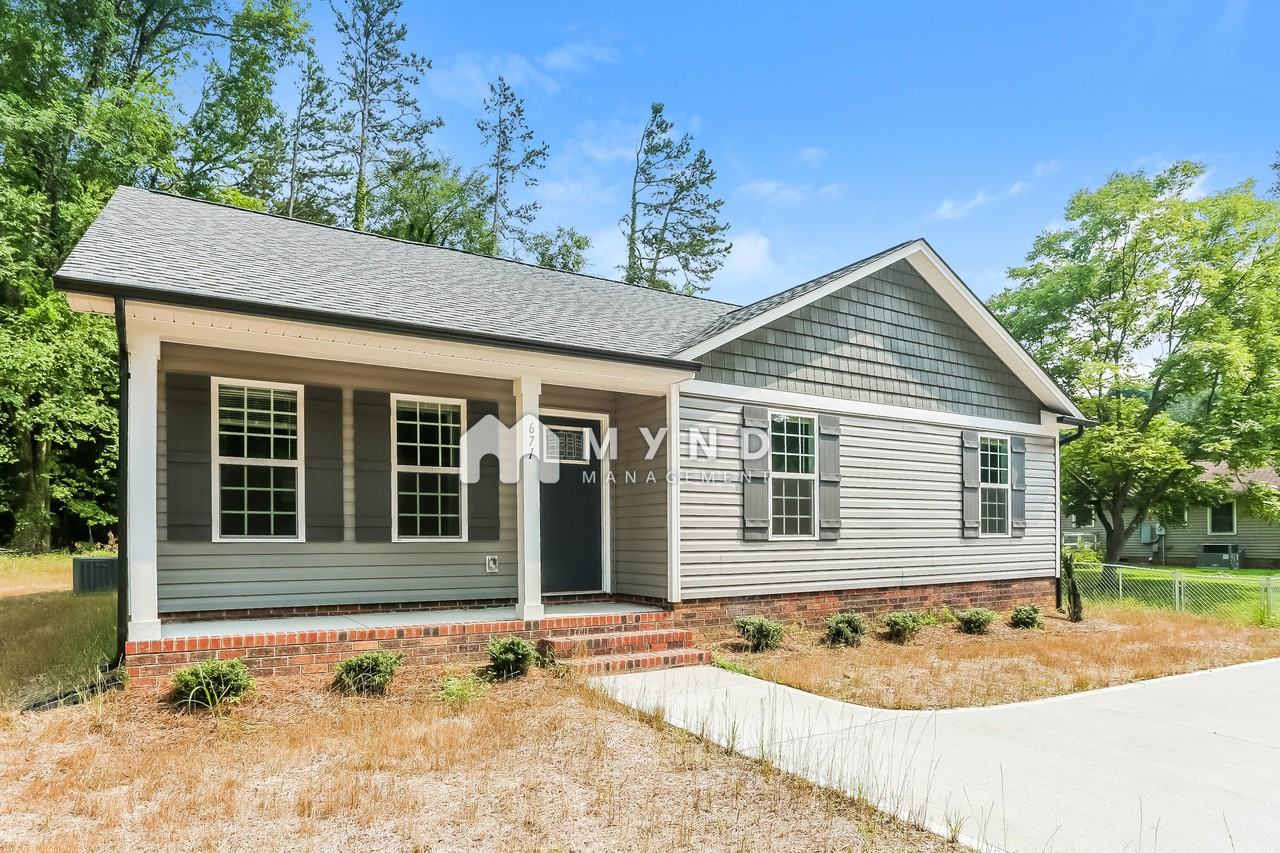 671 Sylvan St Sw - Photo 2 of 18