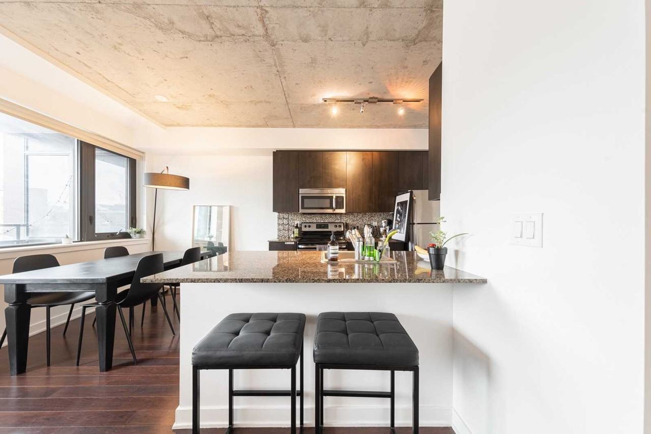 400 Wellington Street West #601