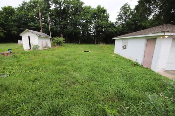 184 Maple Dr - Photo 2 of 8