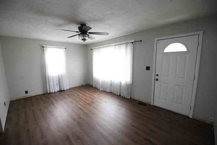 184 Maple Dr - Photo 3 of 8