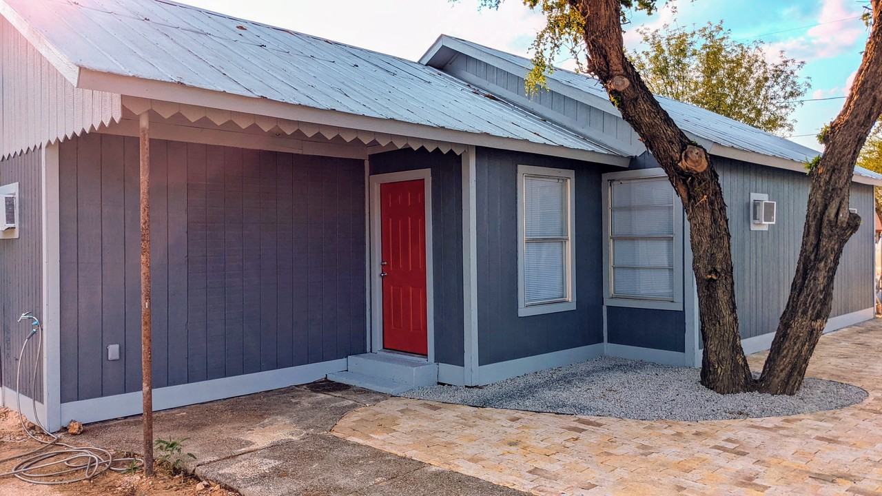 3005 Guerrero St - Photo 3 of 14