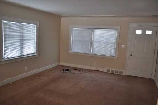 48 Sluyter St SE - Photo 2 of 6