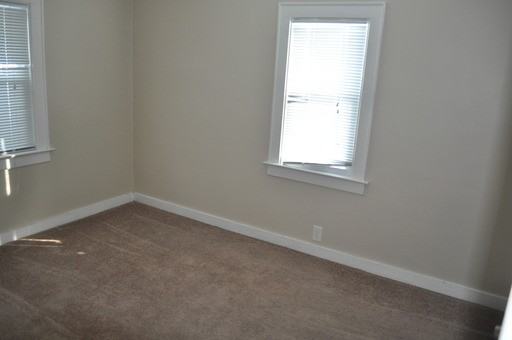 48 Sluyter St SE - Photo 3 of 6