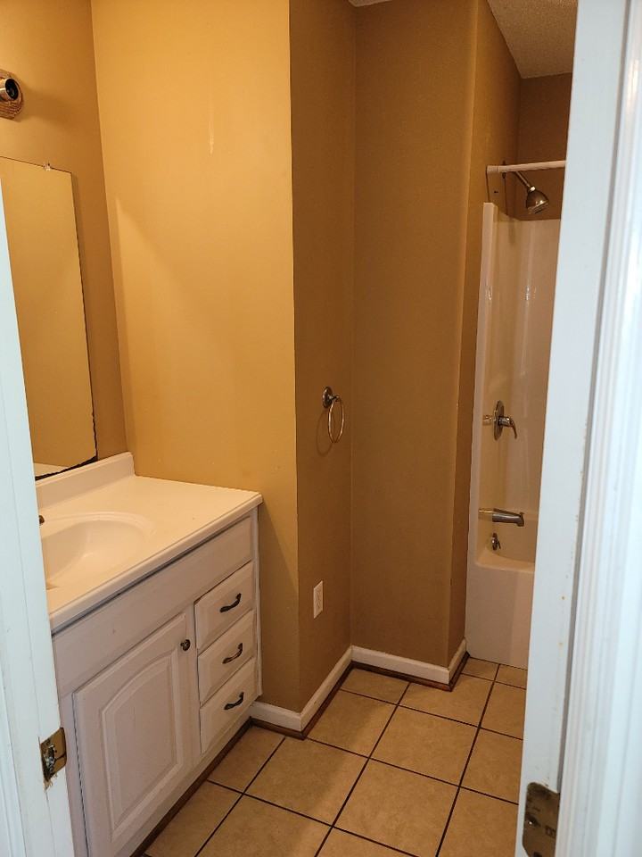 580 Pine St - Photo 3 of 24