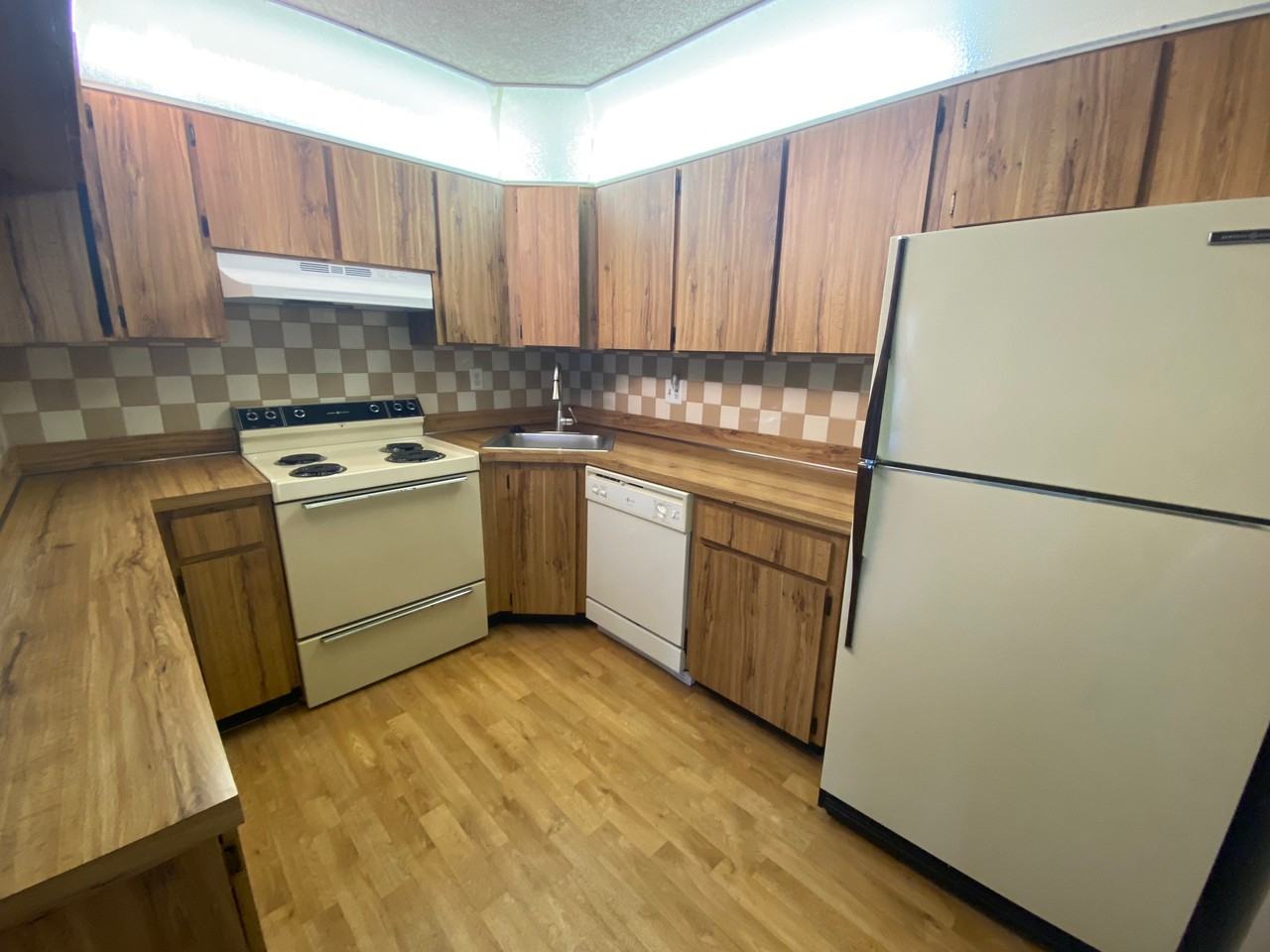1870 Pine Ridge Way W #1 - Photo 7 of 10