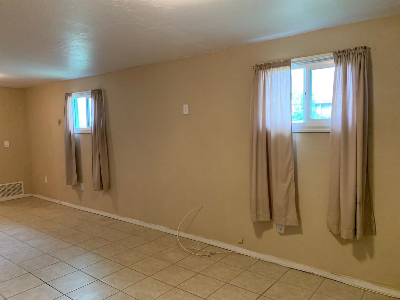 822 822 W. Thurber RoadUnit B #1 - Photo 3 of 13