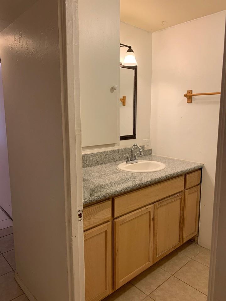 822 822 W. Thurber RoadUnit B #1 - Photo 6 of 13