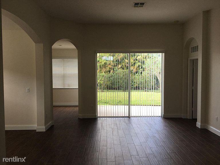 10030 Sw Cardigan Cir - Photo 3 of 10