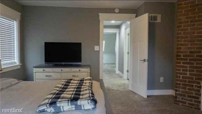 427 N Euclid Ave - Photo 2 of 9