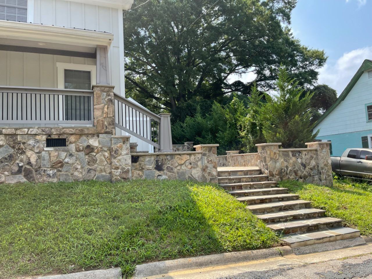 926 Orient St - Photo 4 of 50