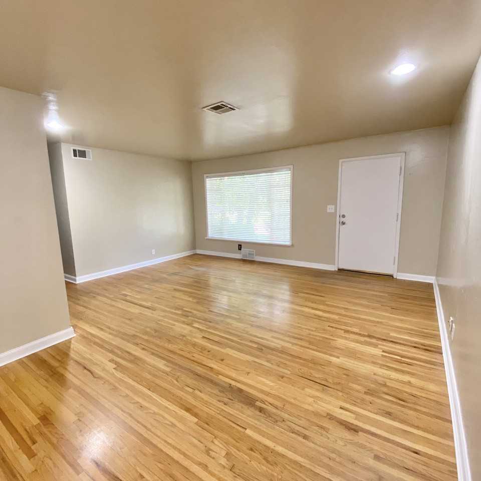 1127 E 53rd Pl - Photo 2 of 23