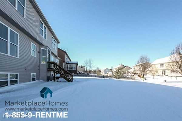 306 Berkshire Ct - Photo 3 of 21