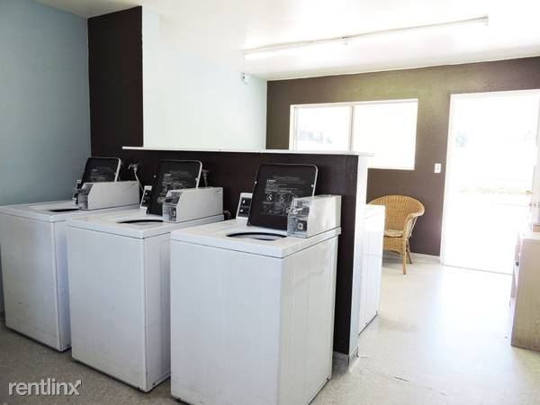 La Casa Brea Apartments - Photo 2 of 10