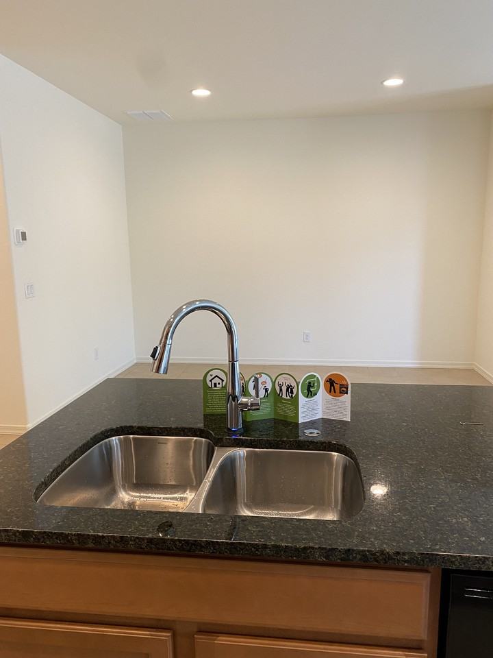 3317 W Dunbar Dr - Photo 3 of 8