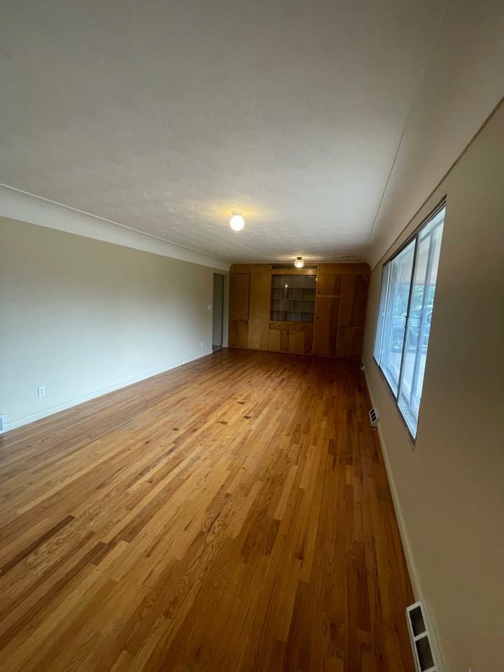 501 1st Ave #1 - Photo 3 of 11