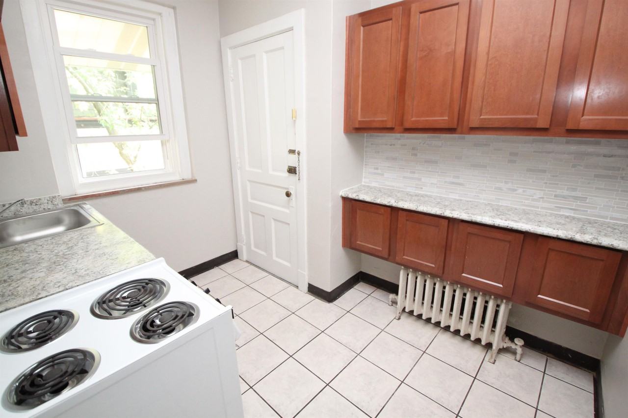 341 SOUTH HIGHLAND AVENUEAPT 26 #26 - Photo 3 of 7