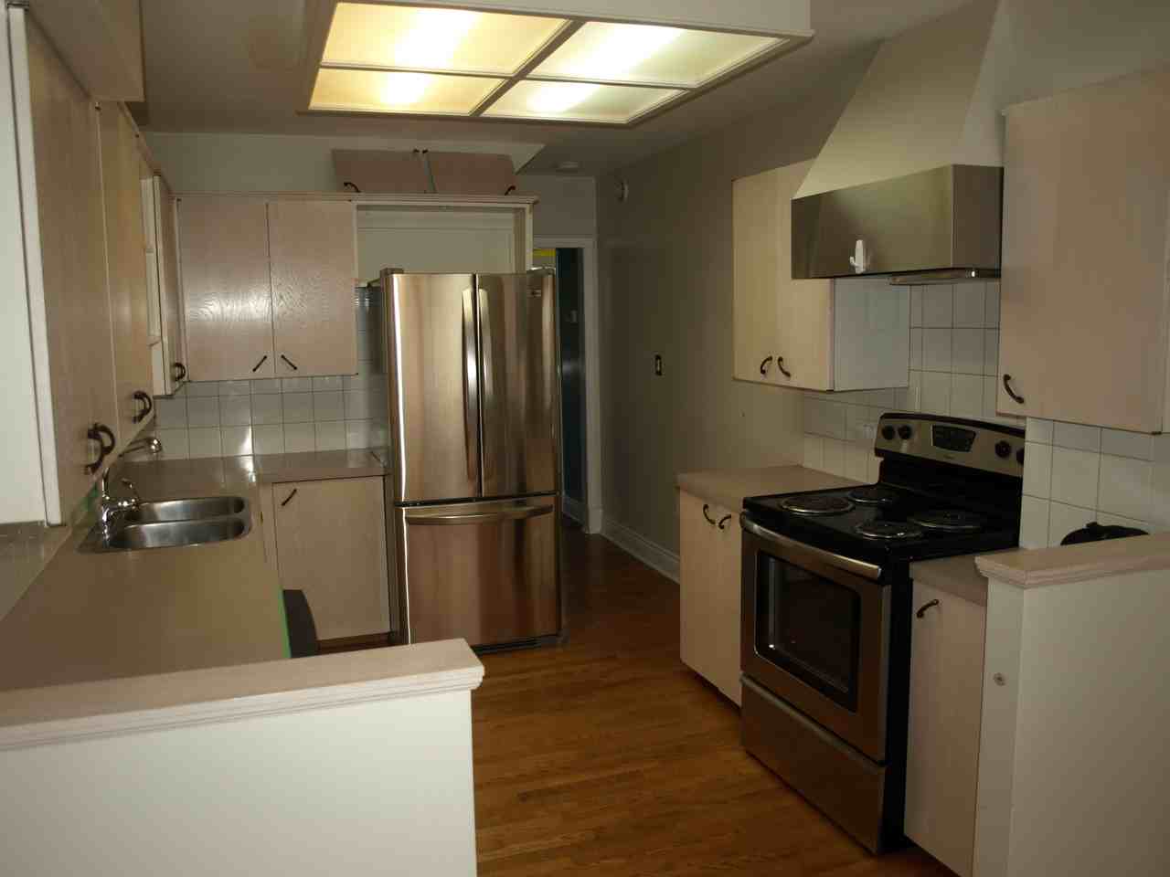 9725 93 Avenue - Photo 2 of 10