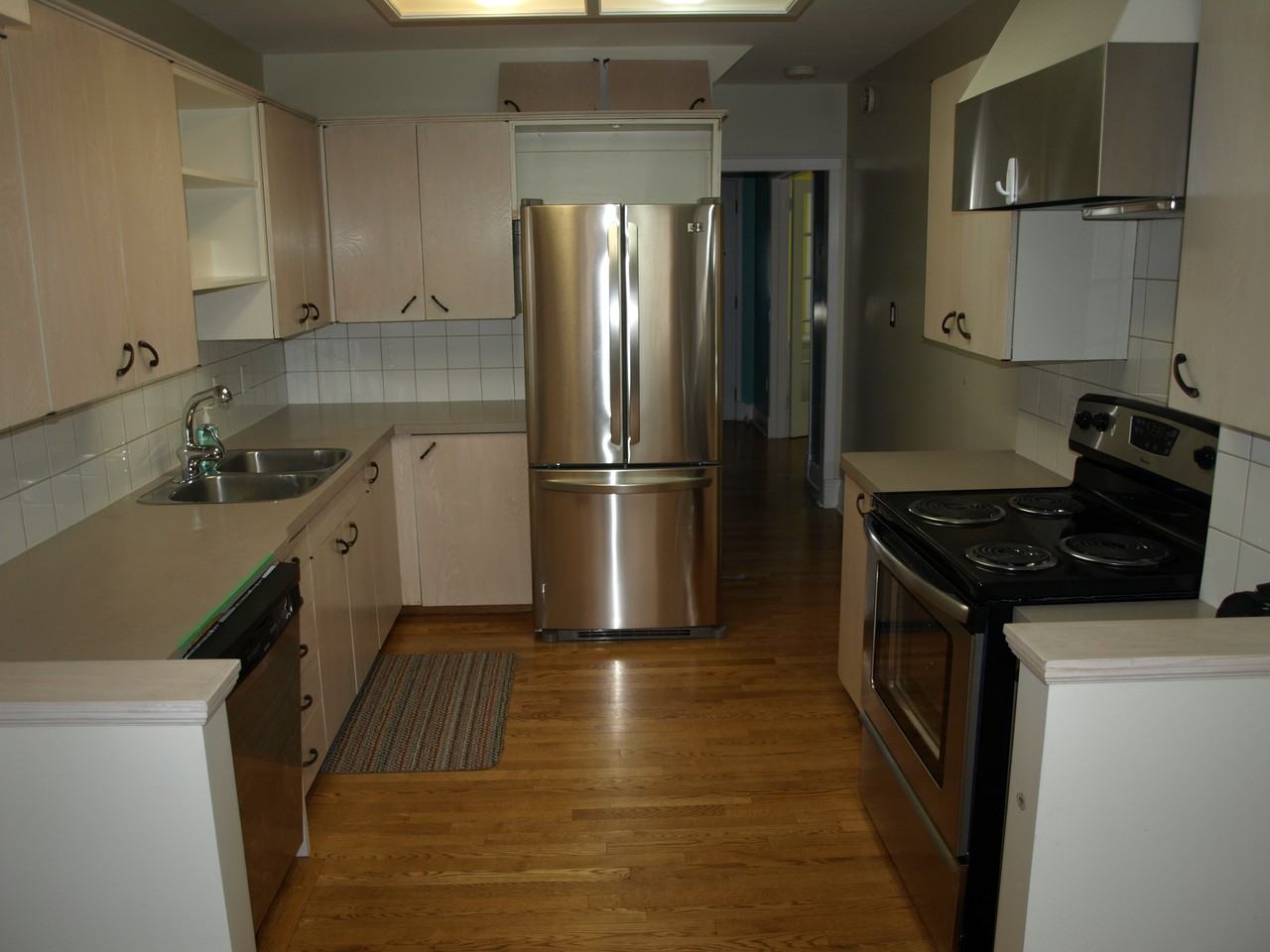 9725 93 Avenue - Photo 3 of 10