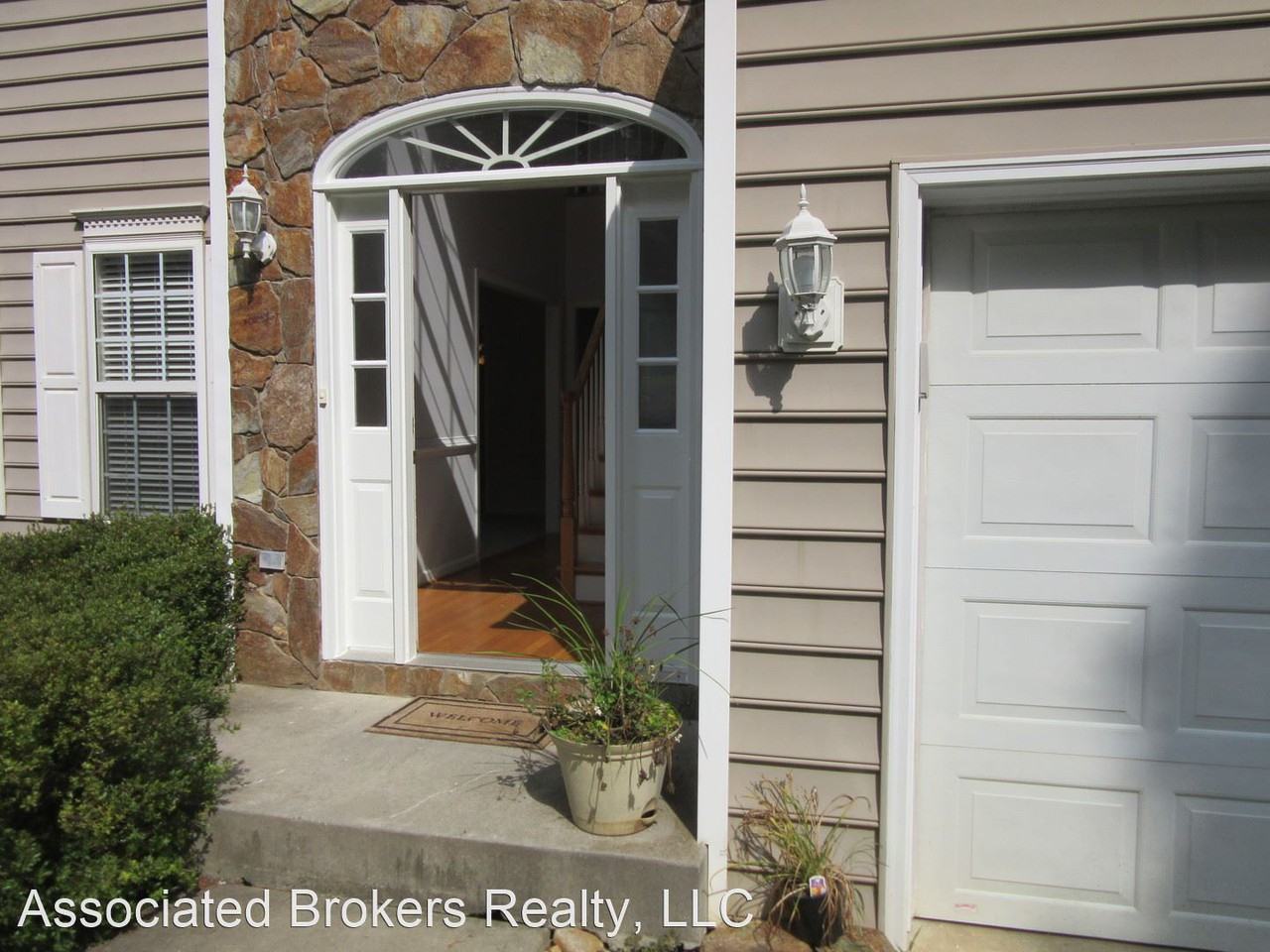 289 W Rosewood Dr - Photo 2 of 19