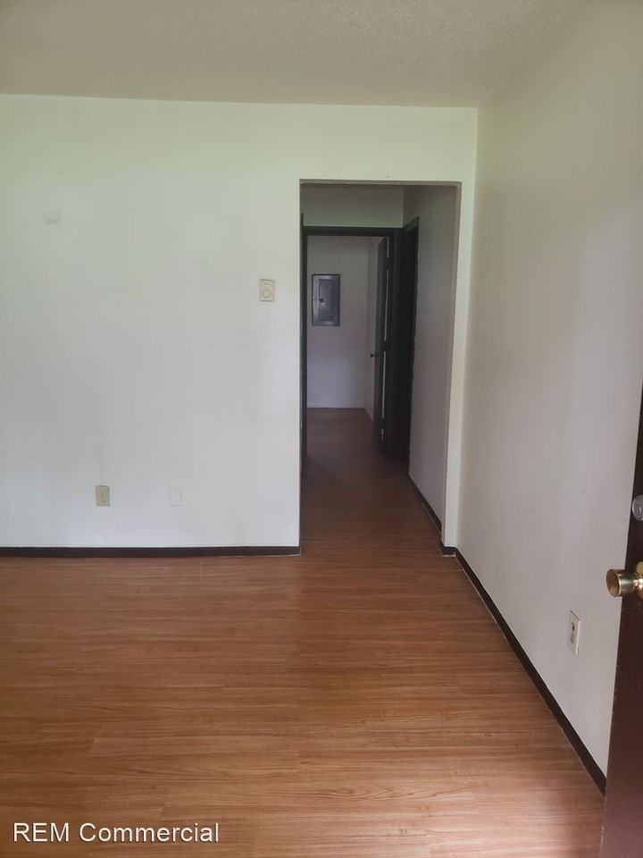 737 Center Ave - Photo 2 of 6