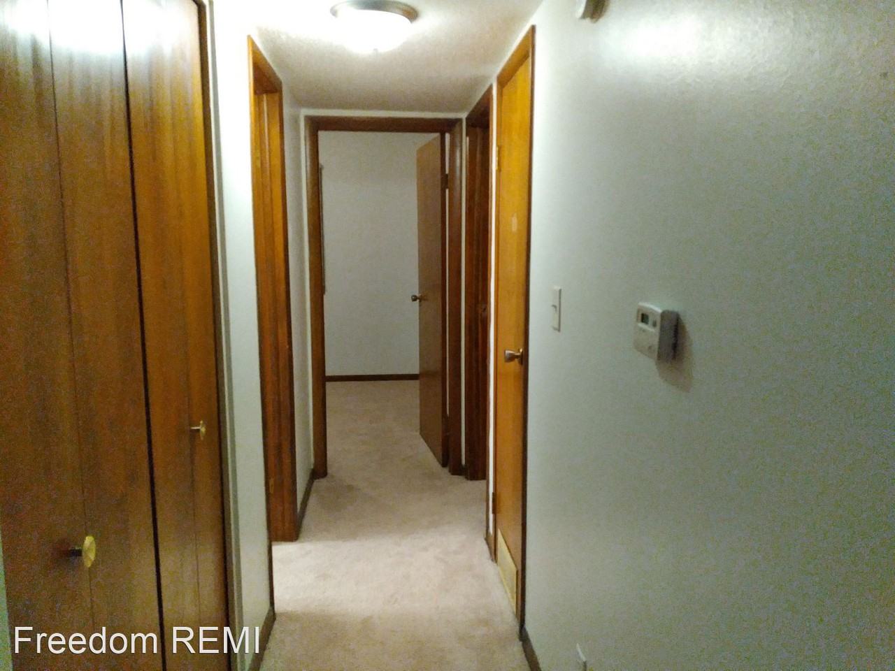 1711 E Ave NE - Photo 2 of 8