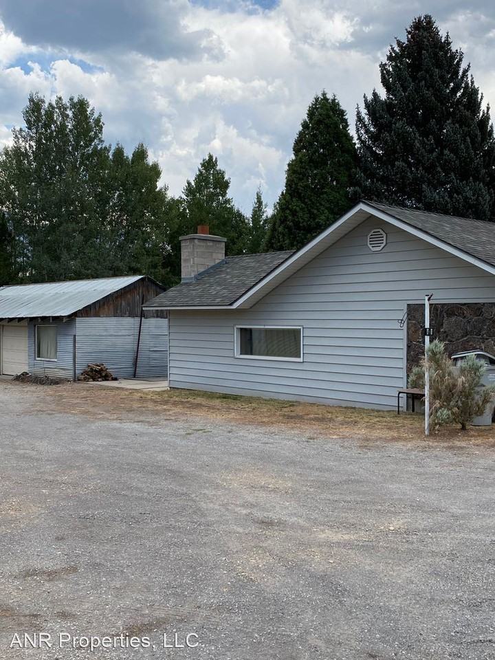 548 Main St - Photo 2 of 17